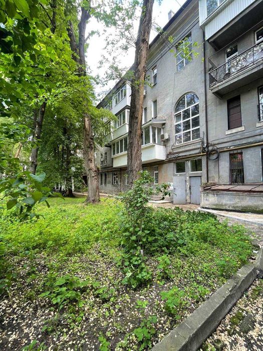 Продам 4-х комнатную квартиру. Нагорный. Сталинка