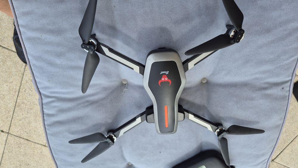 Dron Beast SG 906