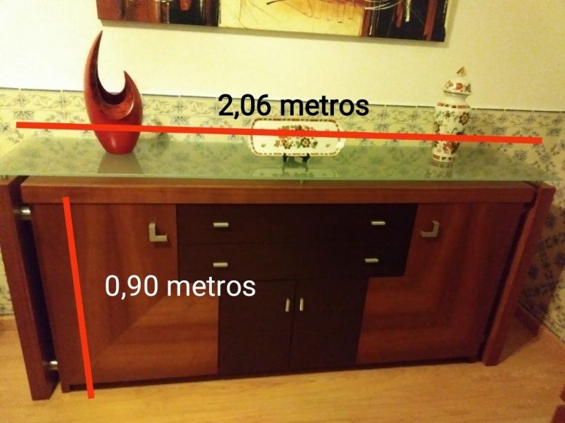 Mobília completa de sala de jantar e de estar.