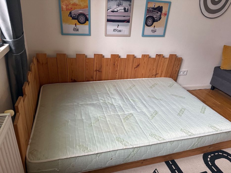 Кровать с матрасом