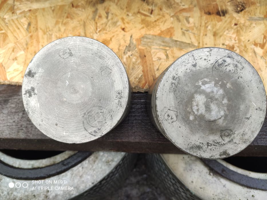 Продам поршень газ 52, 53 новые