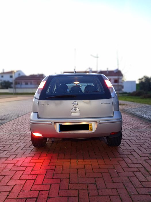 Opel Corsa C 1.2 Twinport 2006
Jantes especiais
Rádio e Leitor CD
Coma