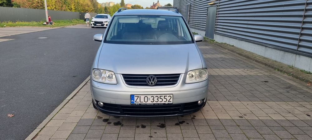 Vw TOURAN  2005 rok 2.0 diesel 140 koni / duże radio / klimatronik / elektryczne szyby /podgrzewane fotele / hak / alufelgi
