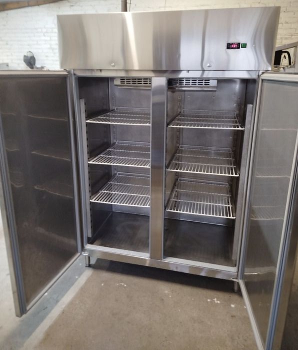 Холодильна шафа GNC 1400L