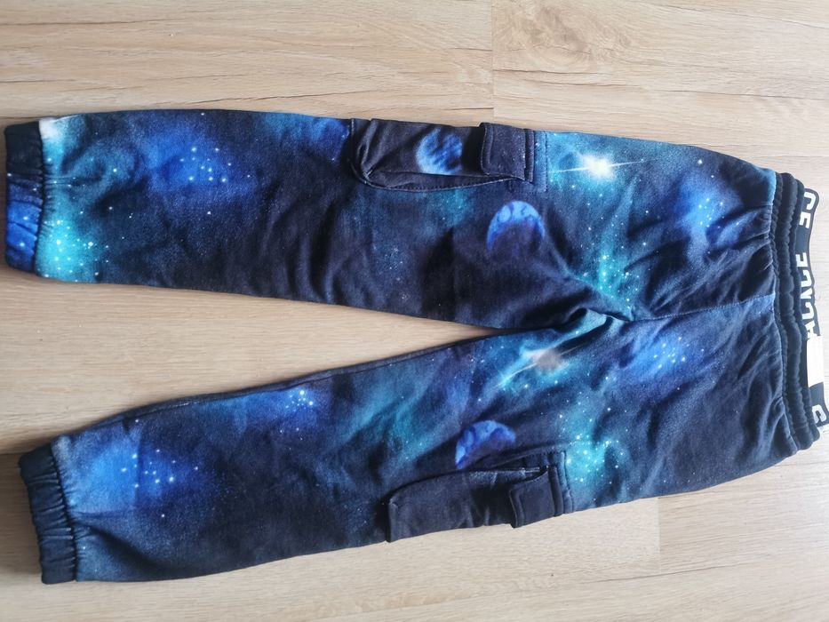 Nowe spodnie dresowe  134