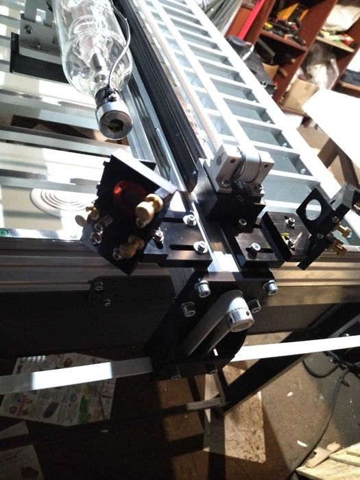 Лазерний станок CO2 із ЧПК/ВИРОБНИЦТВО