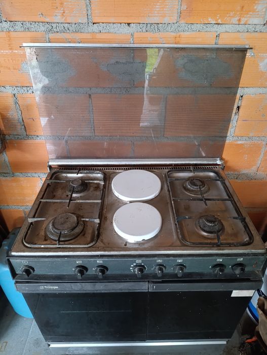 Fogão a gás com parte elétrica