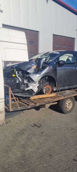 Капот nissan leaf 2023