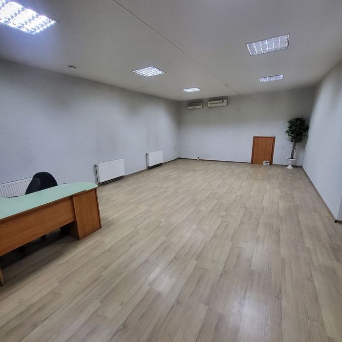 Оренда офісних приміщень, площа 64м2 та 17м2 по вул.Липинського, Львів