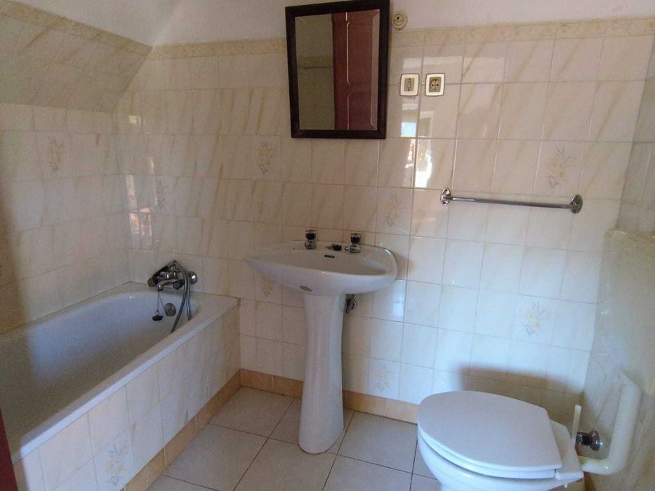 Moradia luminosa e espaçosa em Portela da Cedeira, Côja, com 2 cozinhas, duas casas de banho e vistas deslumbrantes