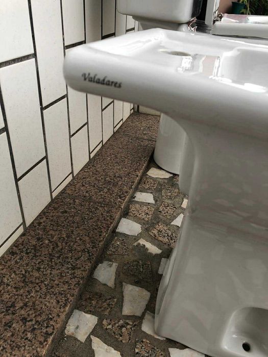 Louça de casa de banho Valadares