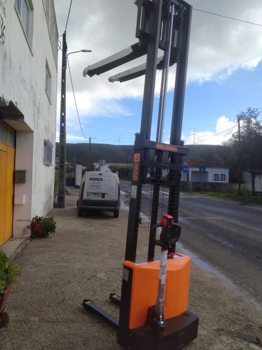 Stacker Elétrico 1500kg (Novo) – Elevação 3m