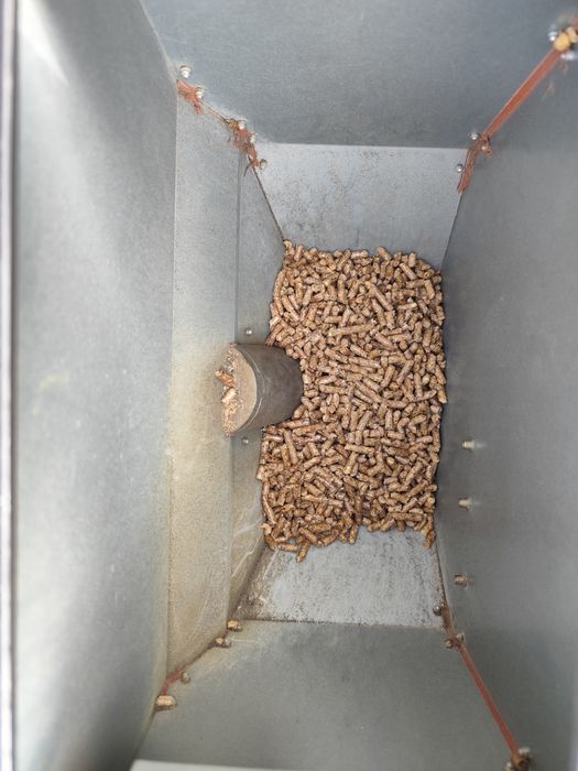 Transport porządny piec koza na pellet z termostatem 3-9kw