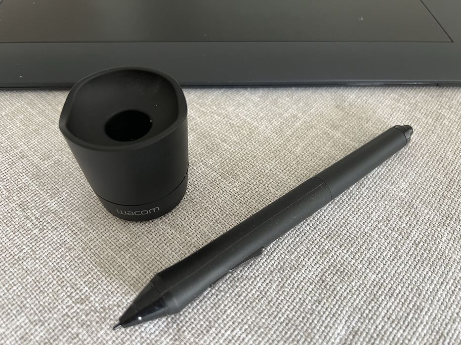 Tablet Graficzny Wacom Imtuos Pro M PTH-651/K z Bluethooth