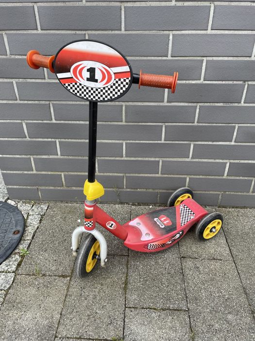 Pierwsza hulajnoga dziecięca trójkołowa