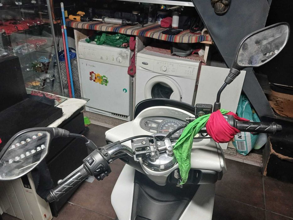 Honda PCX 125 (2011) | Com Mala Top Case GIVI
