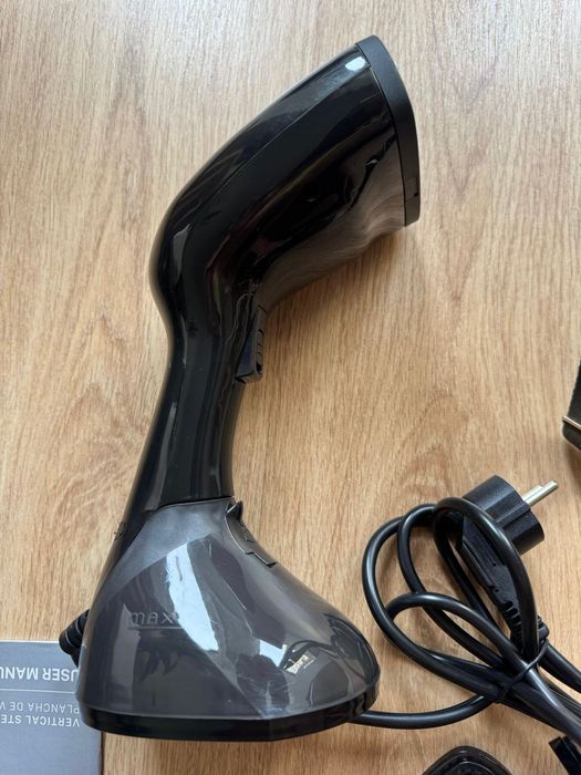 Ferro a vapor vertical. Iron Up. Create