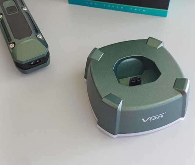 Акумуляторна машинка для стрижки VGR V-696, Professional, 4 насадки