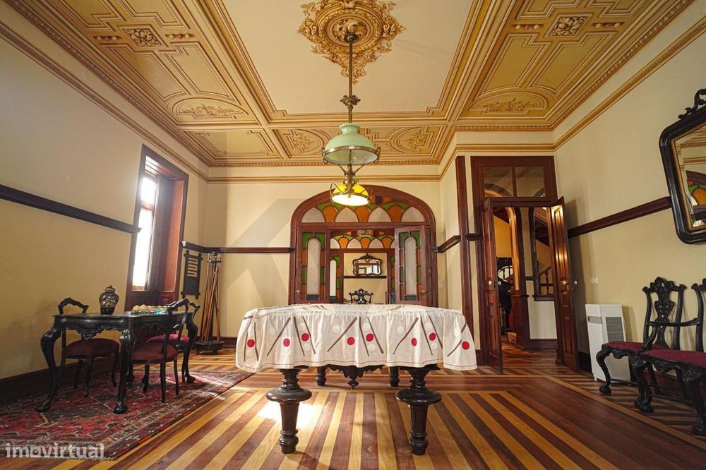 Palacete único dos anos 30 do séc. XX ergue-se no coração de Alcanena
