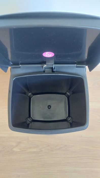 Balde de lixo com pedal 10-12L Brabantia