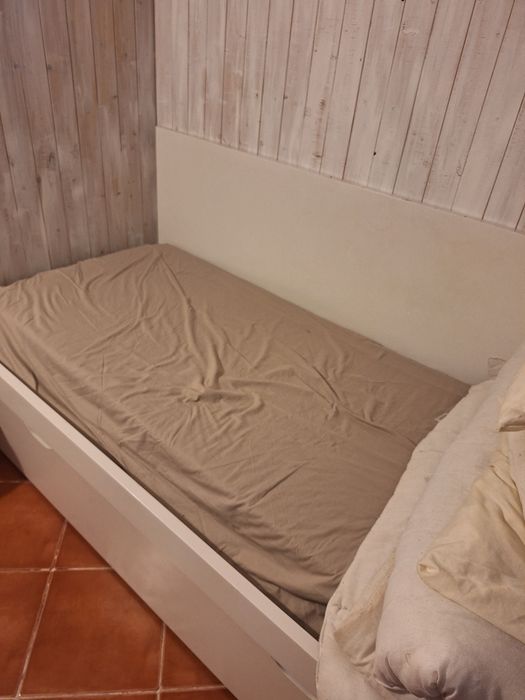 Cama com gavetao