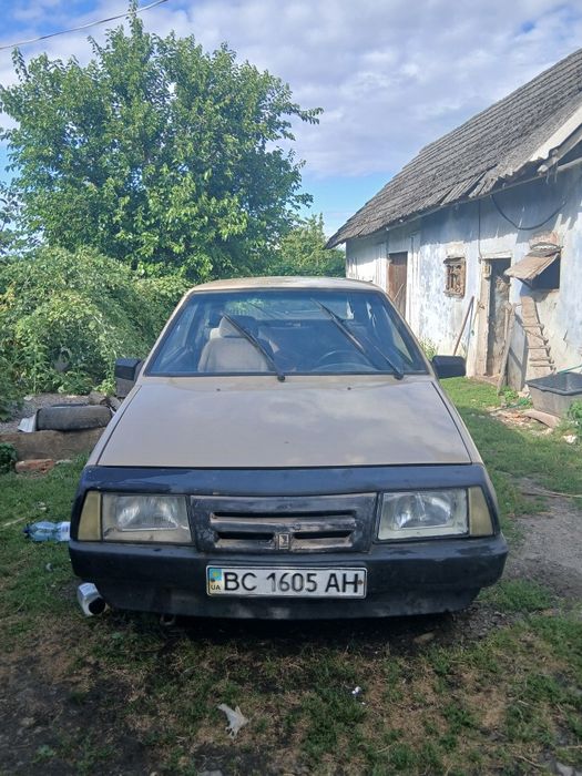 машину ваз 2108 1990 рік випуску