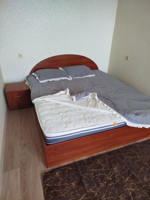 Ліжко з тумбочками і матрас