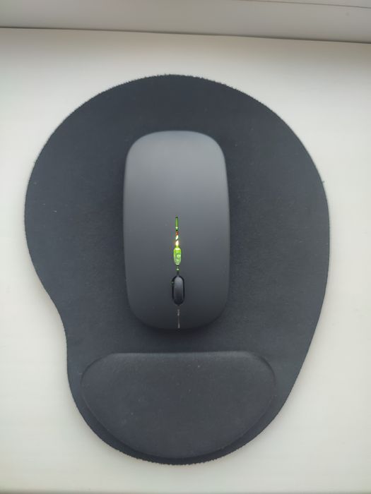 Бездротова мишка з LED - підсвіткою та килимок для миші з підтримкою