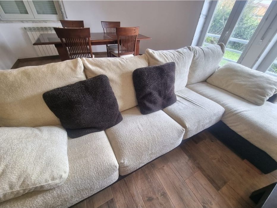 Sofá com chaise longue