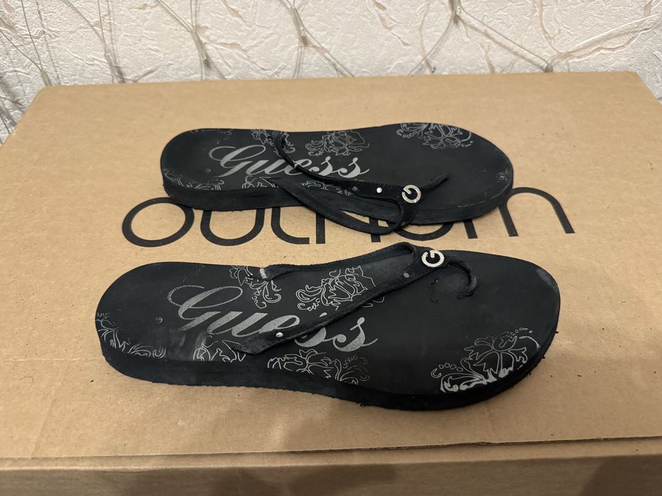 Продам жіночі шльпанці Guess