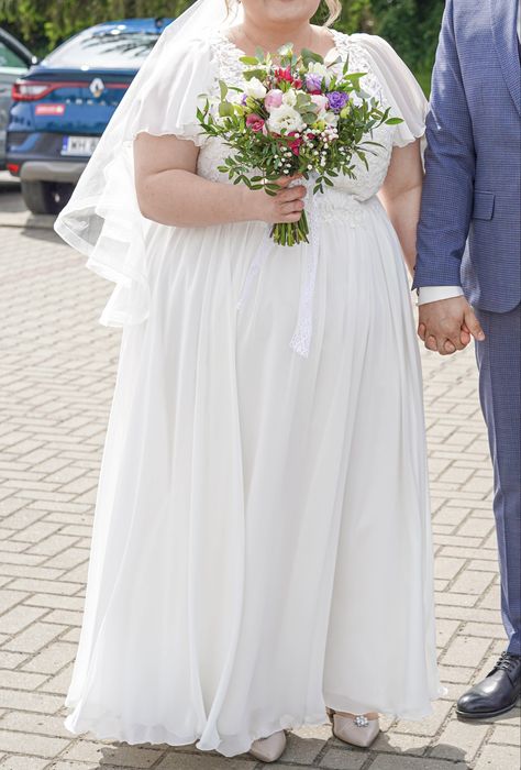 Suknia ślubna plus size