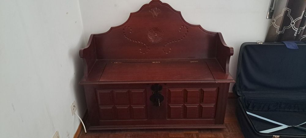 Banco/ baú com arrumação