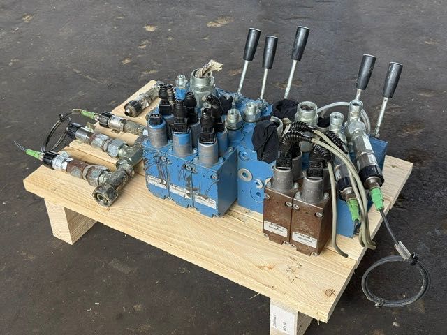 brevini rozdzielacz hydrauliczny do mieszalnika sterowanie mechaniczne + ELEKTRYCZNE