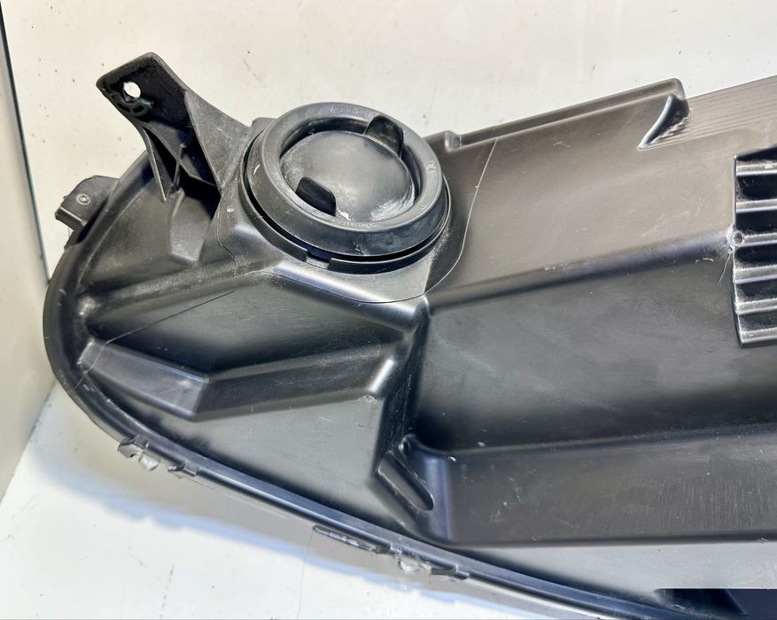 Фара правая Ford Escape MK4 USA 2020 2021 2020 LJ6B-13W029-AH