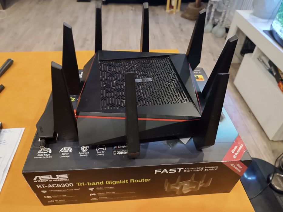 Router ASUS RT-AC5300 Mb/s  802.11ac, 1x 2.4GHz, 2x 5GHz QAM stan idea