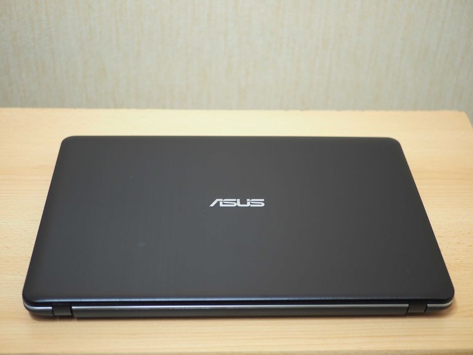 Ігровий сучасний ноутбук Asus NVIDIA GeForce MX110 (2Gb), чотирьох ядерний Intel Pentium N5000 Silver, RAM 4Gb SSD 500Gb, Батарея 5 годин, 0% зносу.