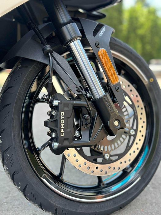 Мотоцикл CFMOTO 300SR