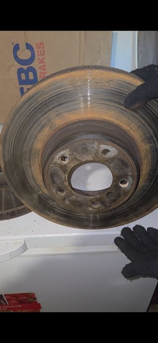 Тормозні диски з колодками BMW e60 e61 535d передні 35мм