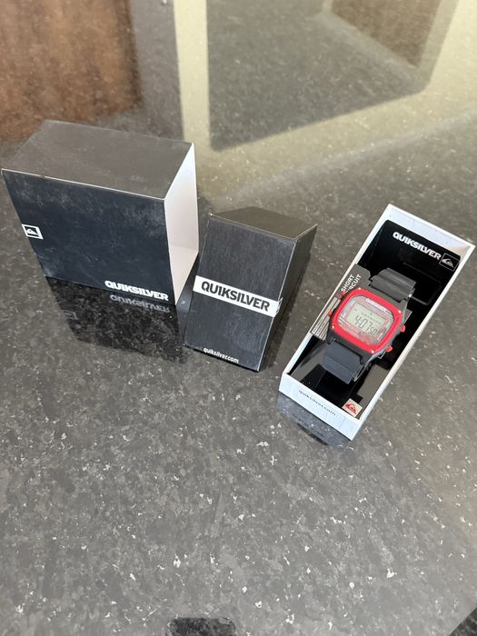 Relógio Quiksilver Preto Vermelho