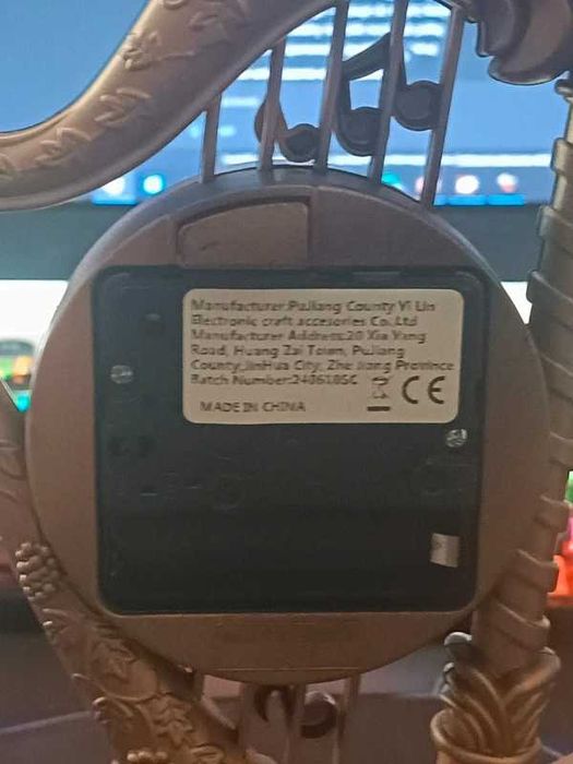 Elegancki Budzik z Harfą Rzymską