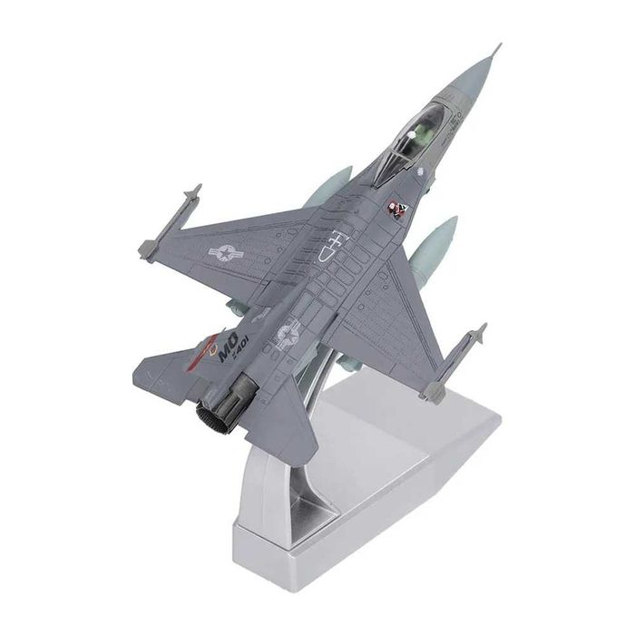 Модель літака F-4 F-14 F-15 F-16 F-18 F-22 F-35 A-10 B-52 C-17
