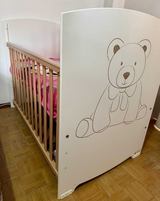 Berço com lateral amovível e colchão ikea em excelente estado