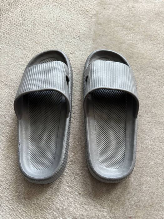 Szare klapki r.40