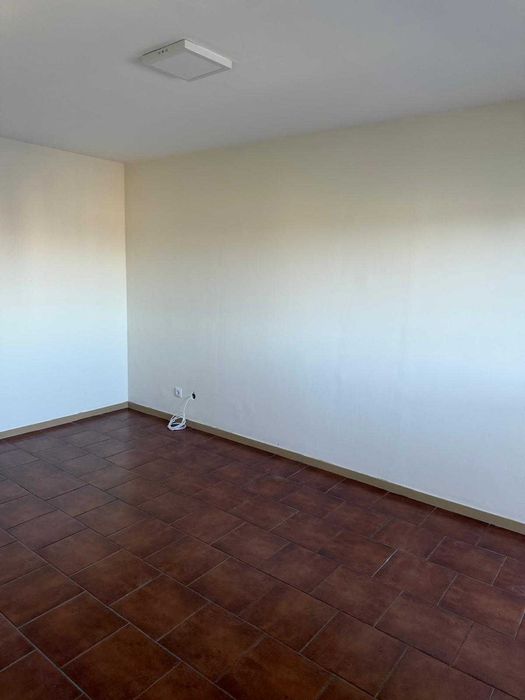 apartamento tipologia t2 para arrendamento em óptimo estado e cozinha equipada