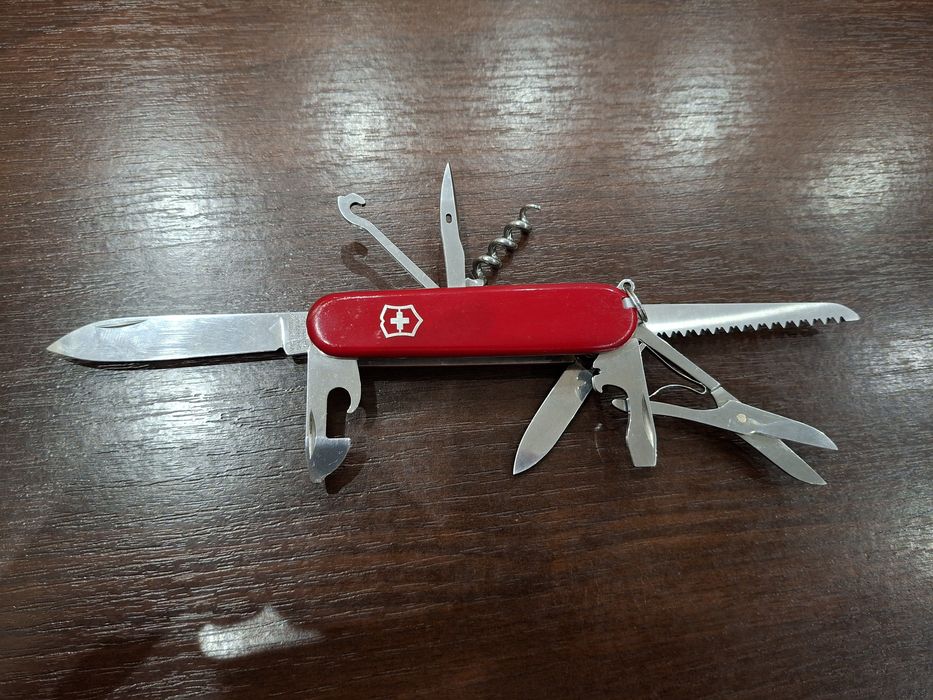 ніж victorinox huntsnan