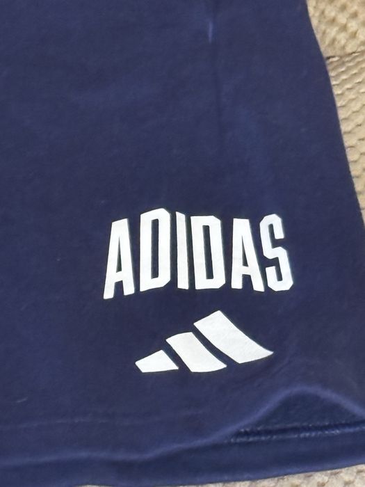 Шорти Adidas.