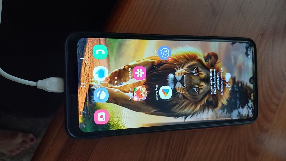 Продам телефон  почти новый