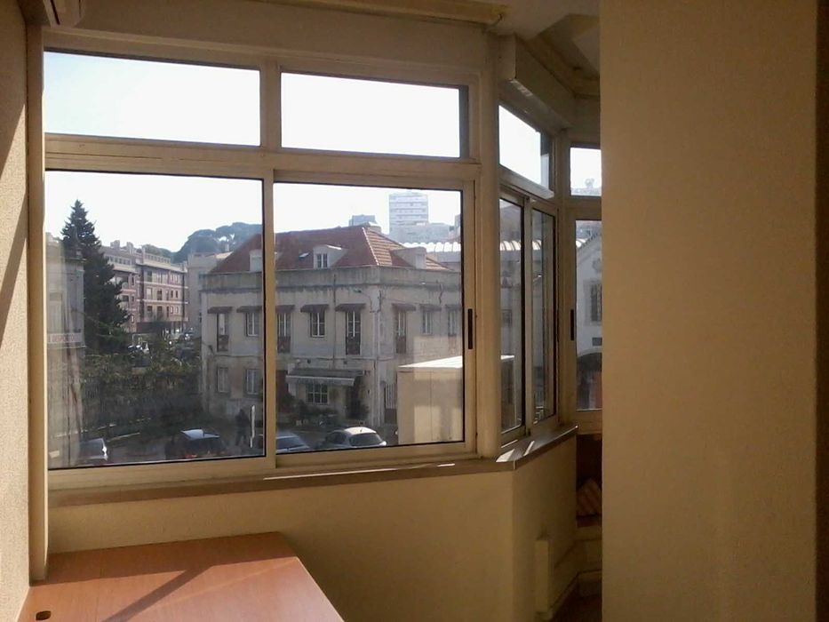 Escritório compartimentado 55 m2 -  Zona Central - Almada