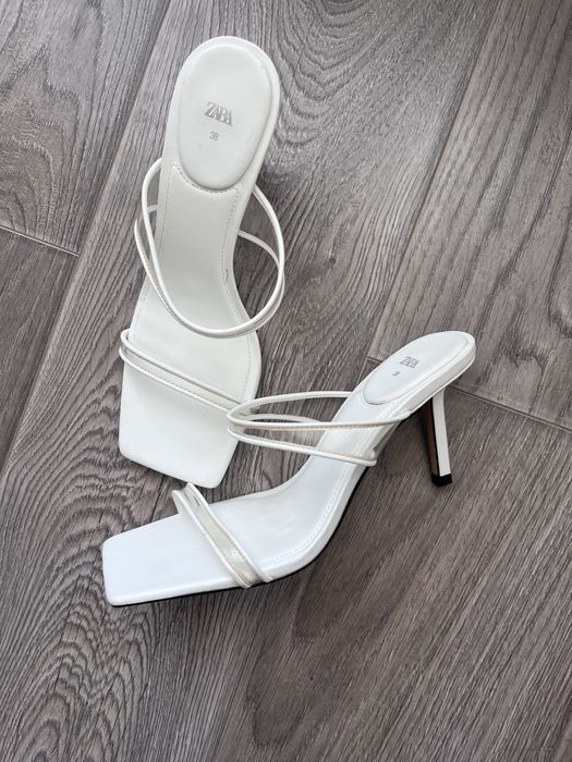 Zara шльопанці босоніжки 38 розмір білого кольору