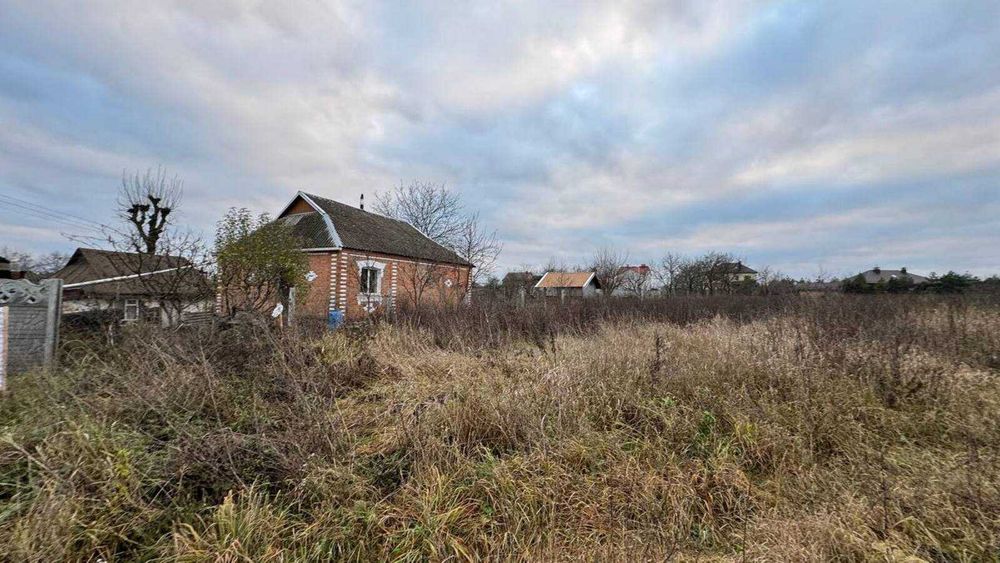 Продам земельну ділянку 11 соток с. Щітки